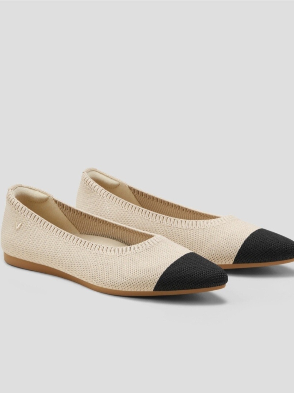 Vivaia Pointed-Toe Ballet Flats (Aria 5°) Almond & Black Size 8.5